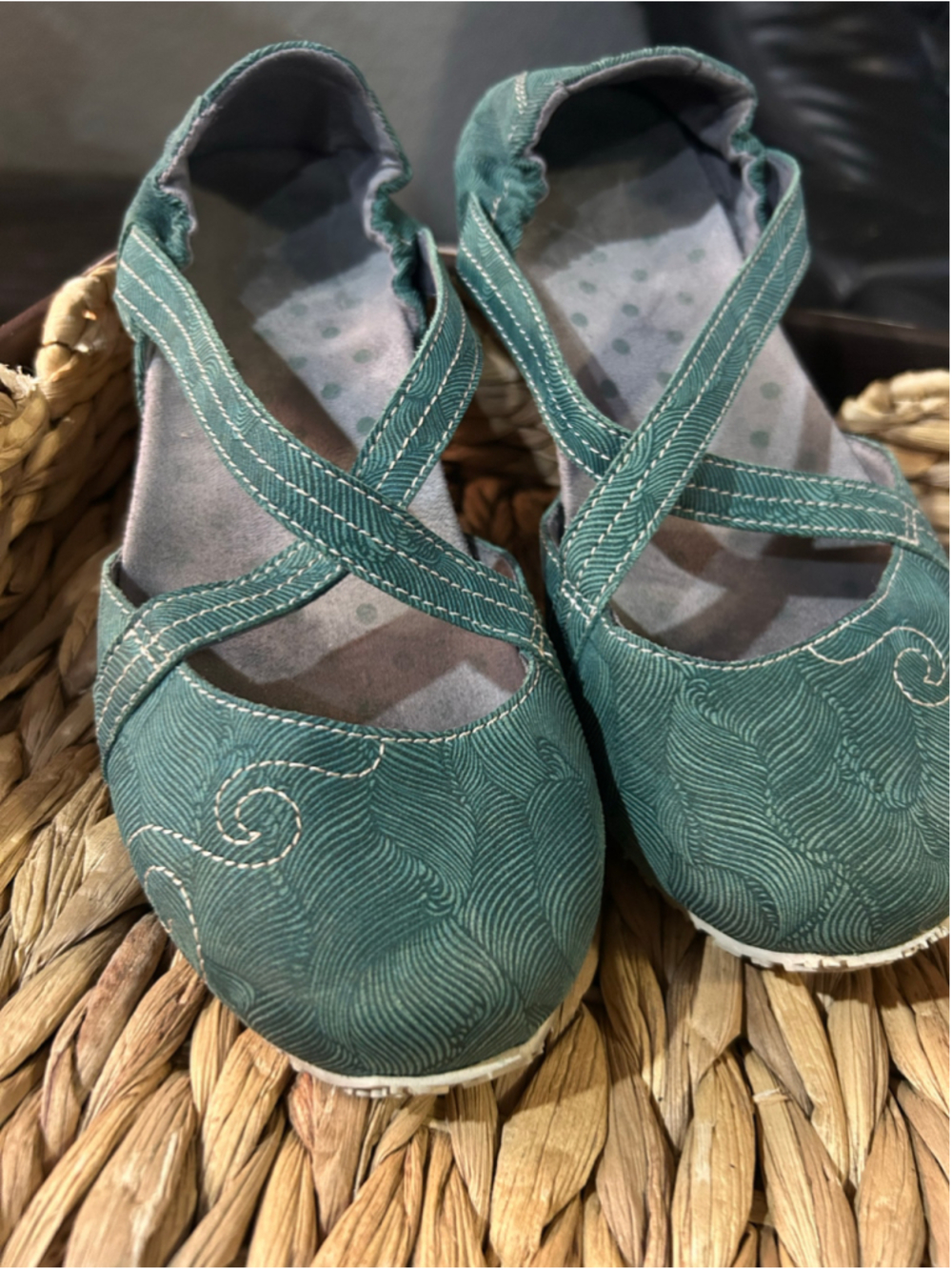 Women's Ahnu Flats Shoes Green White Patterned Slip-On